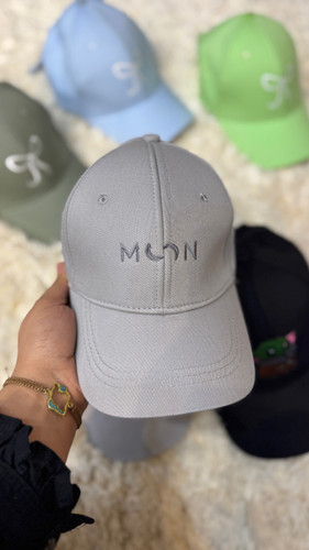 کلاه نقاب دار کتان (بیسبالی) گلدوزی moon ماه طوسی